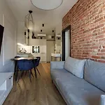 Golden - Great Location - Cozy And Bright&janapawla19 Wroclaw